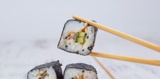 Jaka sałatka pasuje do sushi?