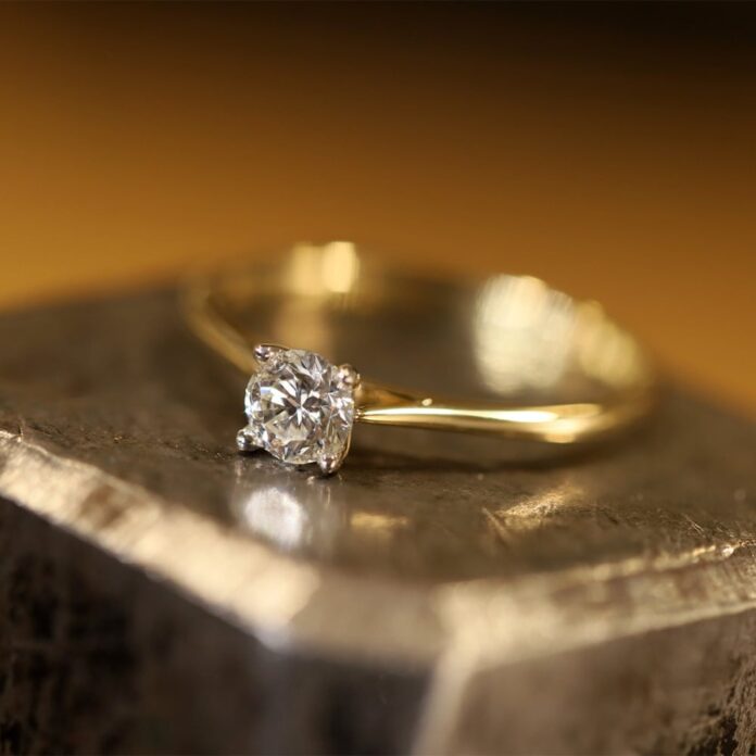 Pierścionek zaręczynowy